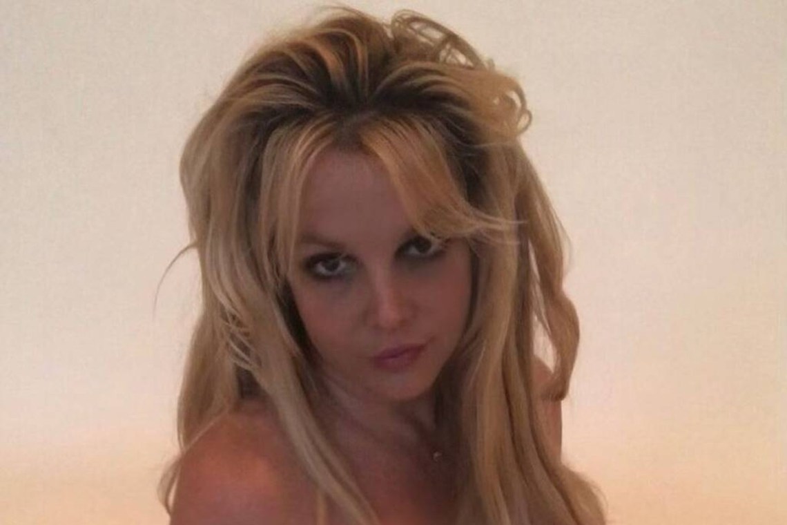 Britney Spears reveals Donatella Versace is designing her wedding dress