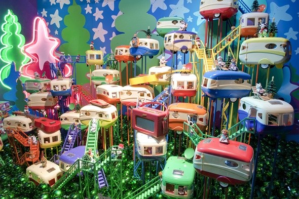 Selfridges Christmas Windows 2010: "Awake the Child within"