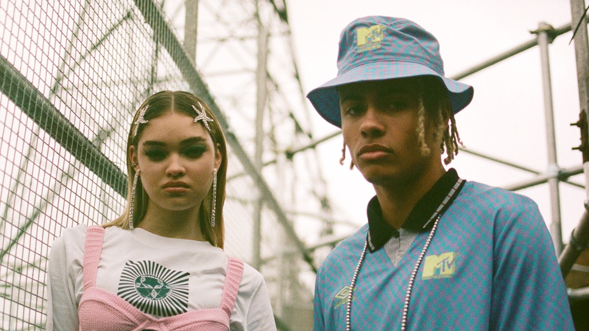 Iconic 1990s Clothing Brands That Defined a Decade of Style